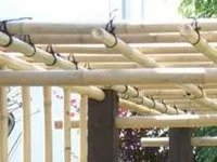 Bambus : ein exotisches Material für die Gestaltung einer Pergola oder einer Gartenlaube