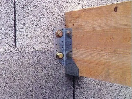 Materialien für die Befestigung und den Zusammenbau einer Pergola