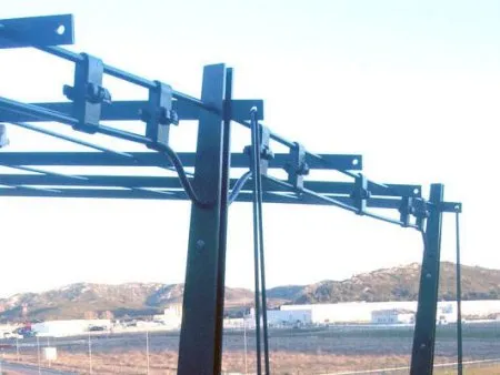 Eine zeitgemäße schmiedeeiserne Pergola