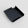 Seitenansicht eines Musters einer Aluminiumlamelle für eine bioklimatische Pergola in der Farbe Anthrazit RAL 7016, Textur 343